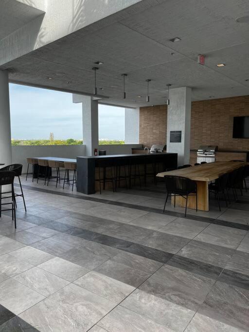Apartment Brand New Floor In The Heart Of Miami