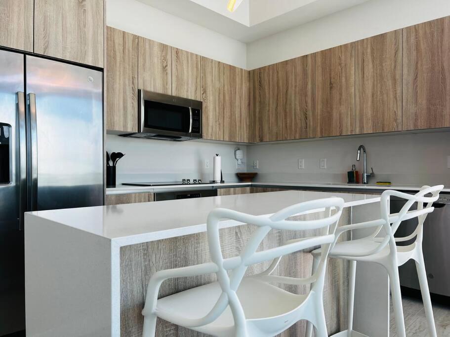 Apartment Brand New Floor In The Heart Of Miami