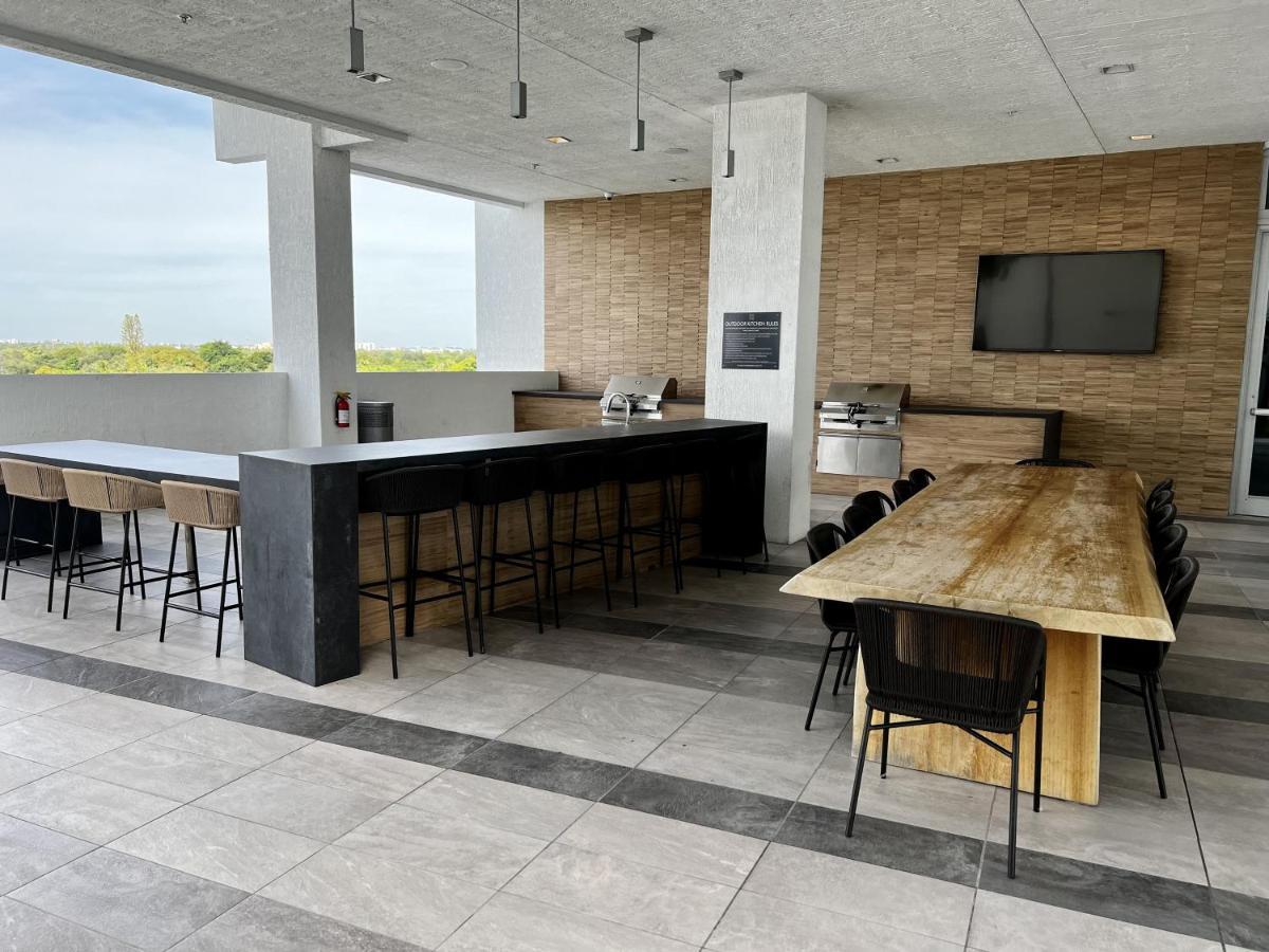 Brand New Floor In The Heart Of Apartment *