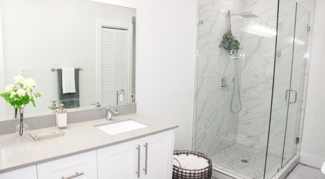 Large Sleeps 22! * Miami