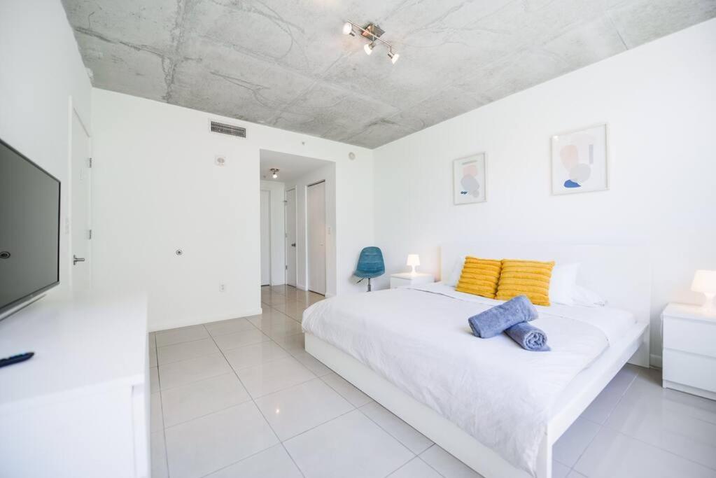 Awesome With Pool In Midtown Apartment