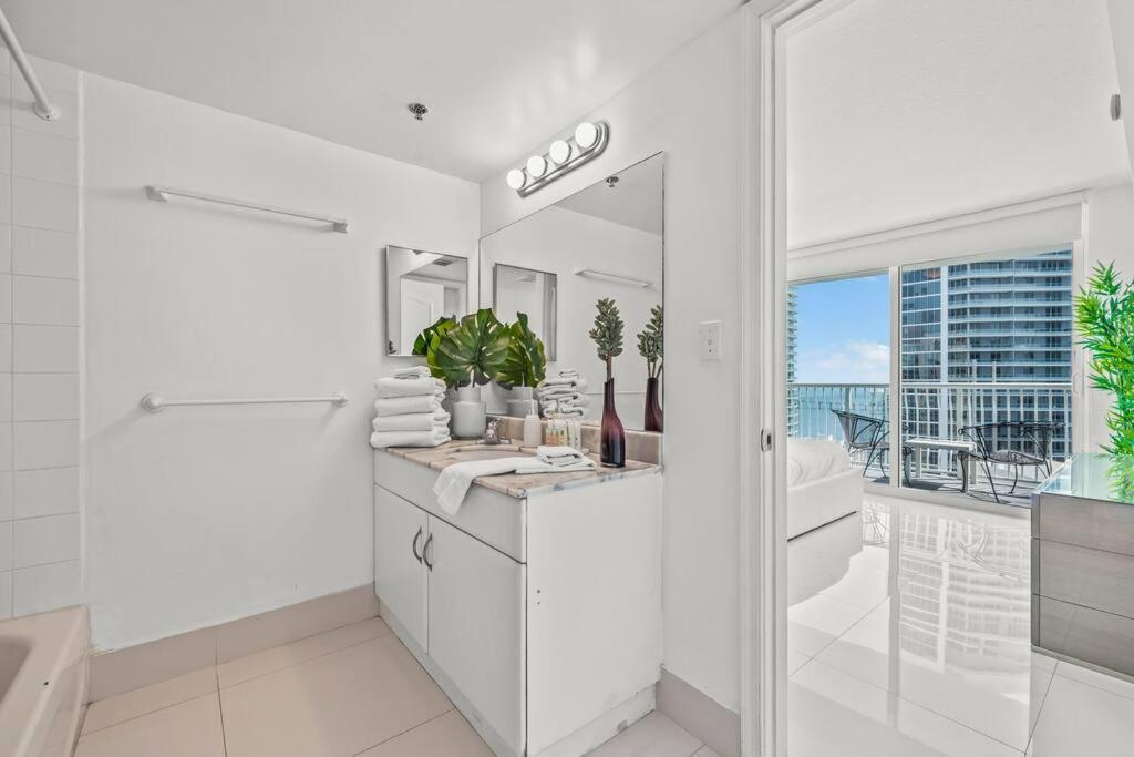 High Floor Ocean View Unit In Brickell