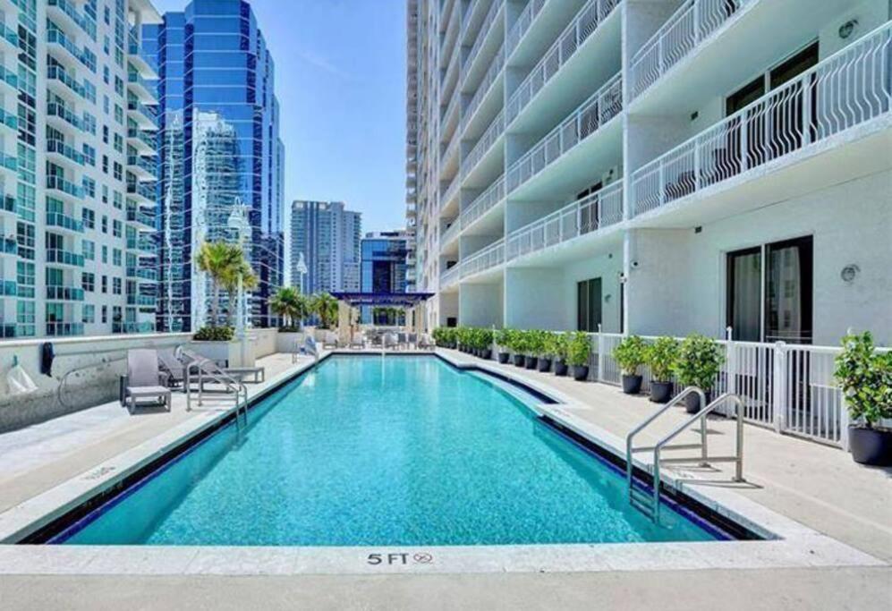 Amazing Location W Parking In Apartment