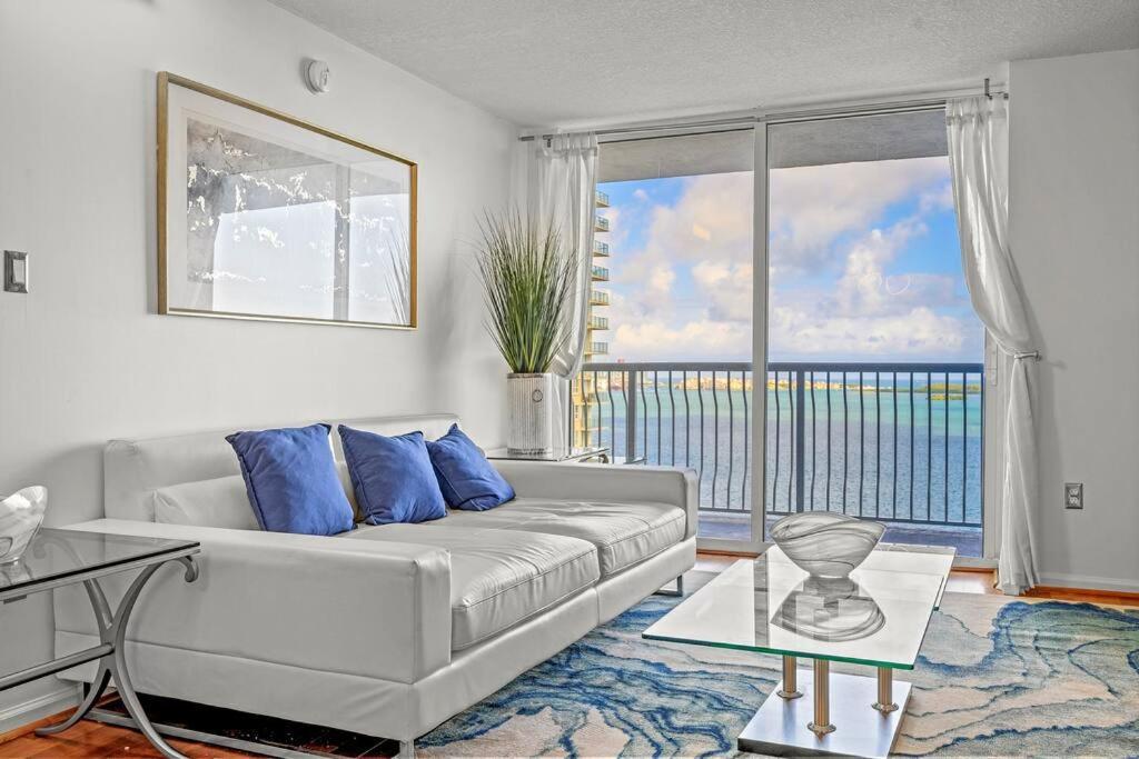 Incredible Ocean View 3 Bedrooms Unit Apartment *