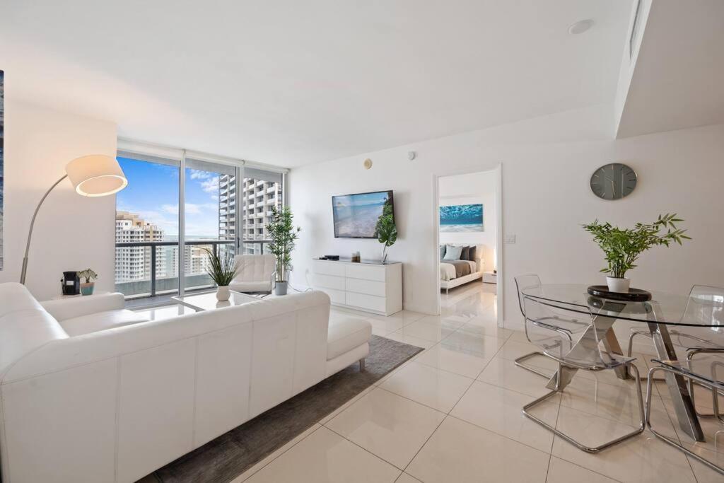 Iconic Icon W Unit - Pool & Ocean Views Apartment