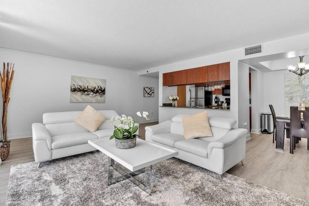 Modern 2/2 With Beautiful Ocean And Brickell Views Apartment *