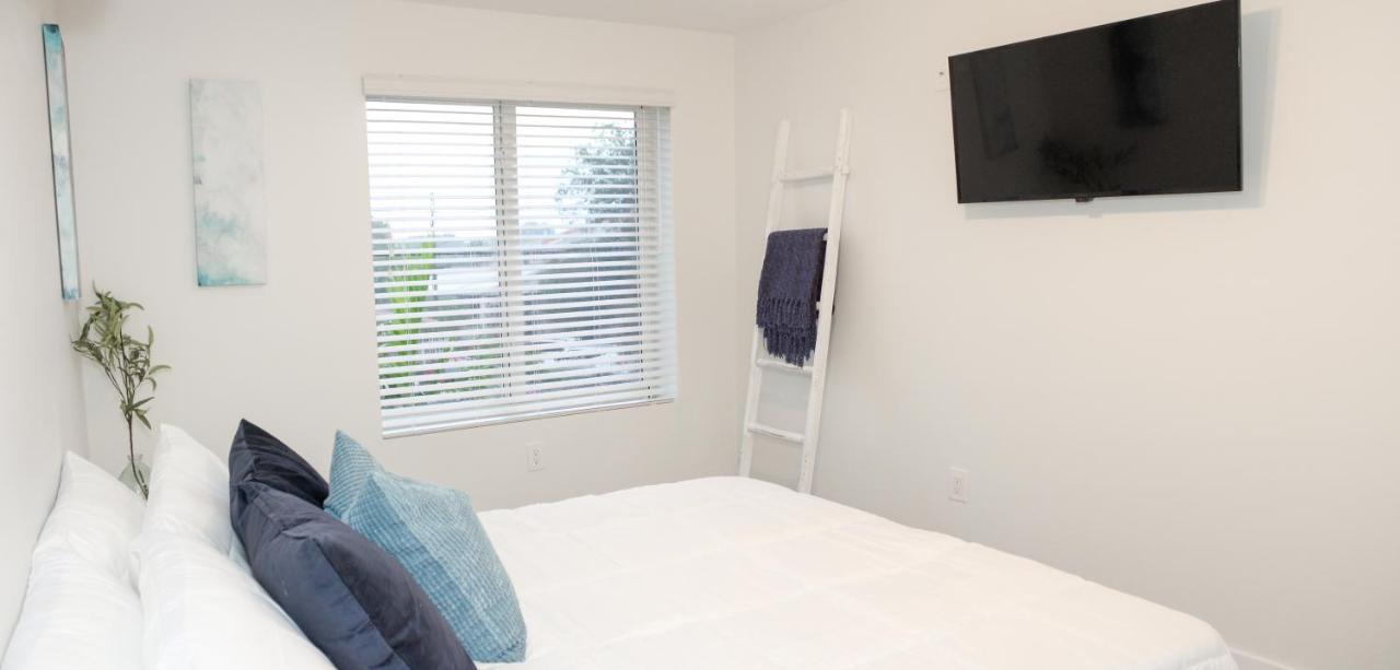 Large Sleeps 22! *