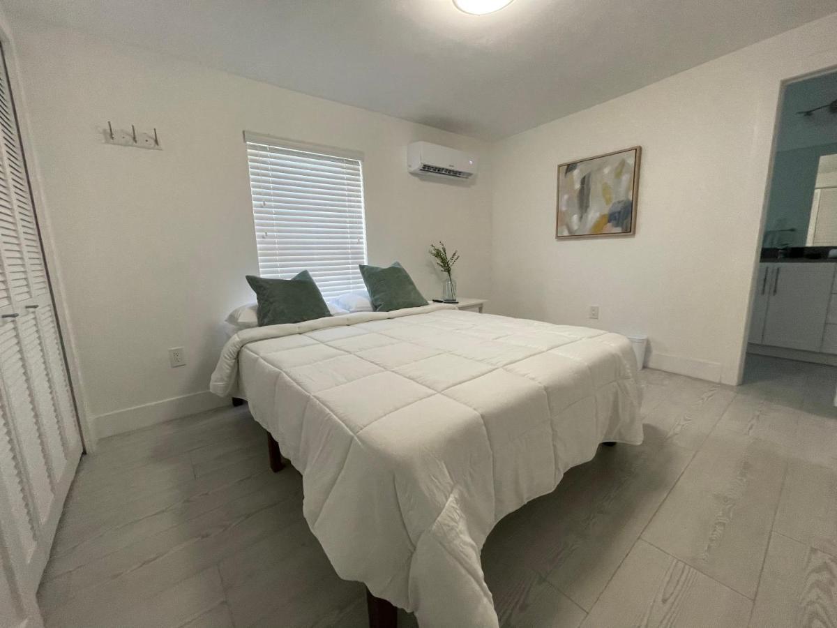 Large Sleeps 22! Holiday home Miami