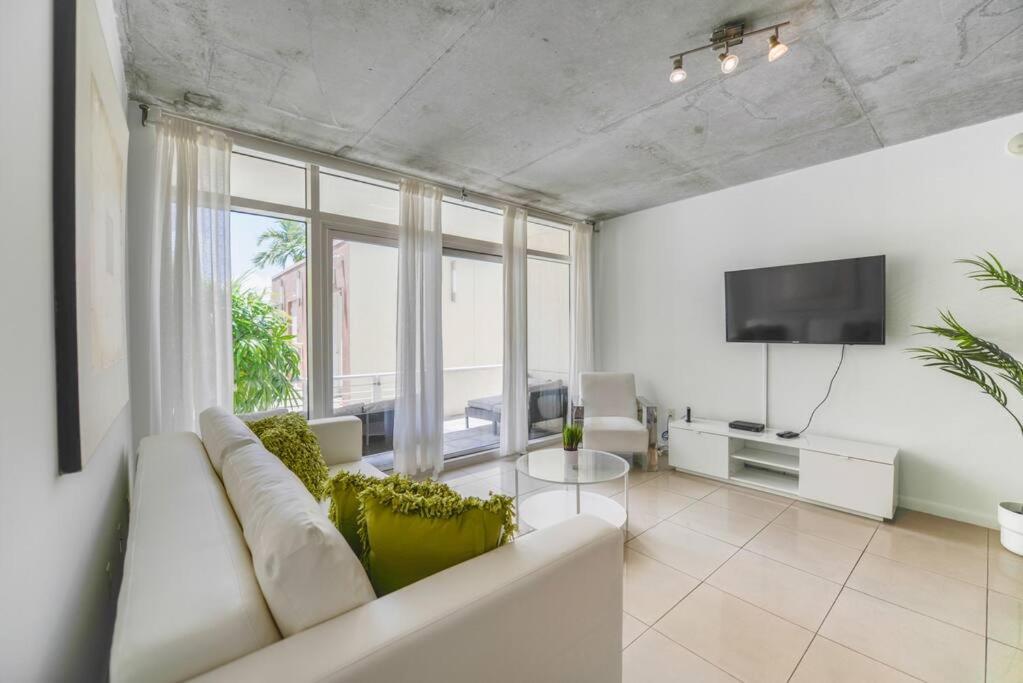 Apartment Awesome With Pool In Midtown *
