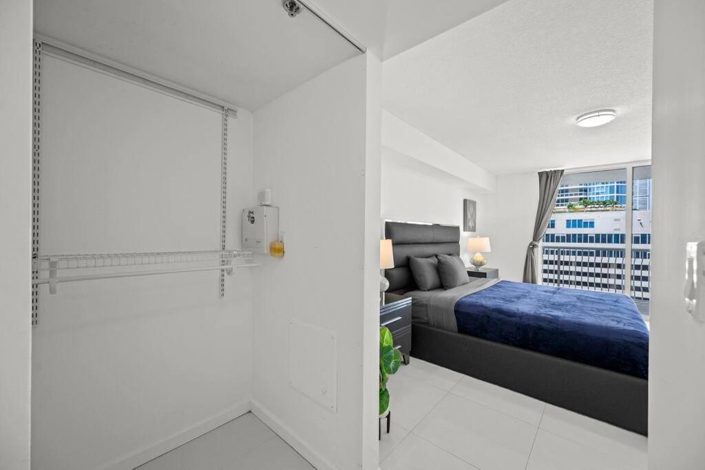 Amazing Location W Parking In Apartment