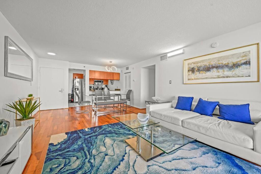 Incredible Ocean View 3 Bedrooms Unit Miami