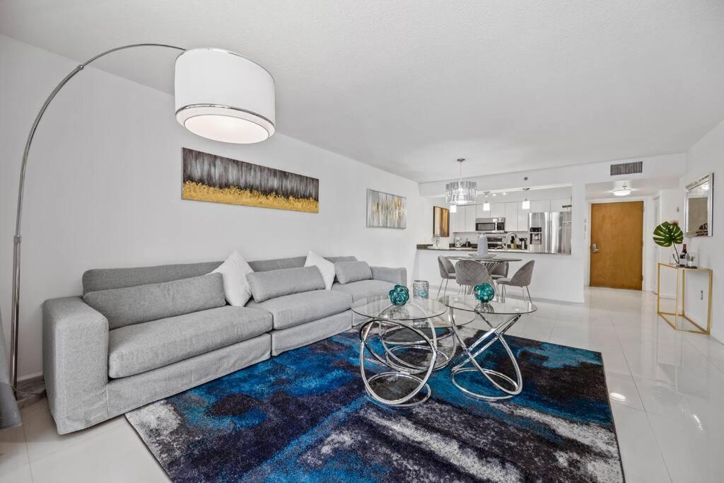 Apartment Amazing Location W Parking In *