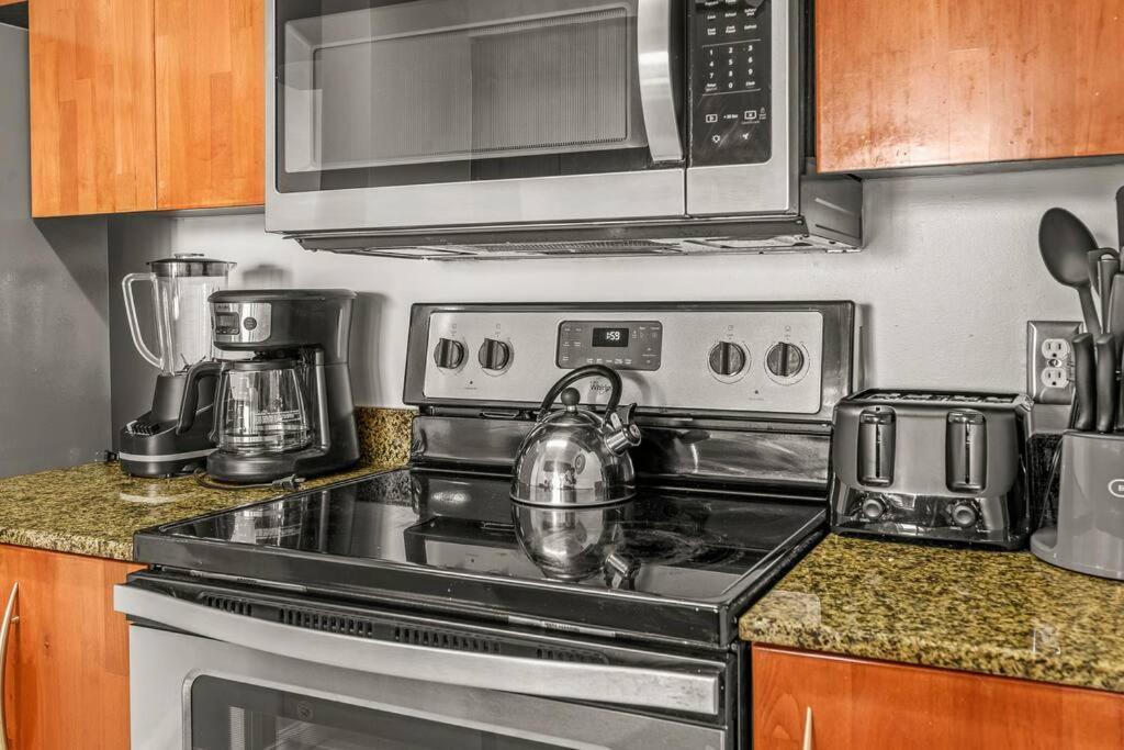 Incredible Ocean View 3 Bedrooms Unit Apartment