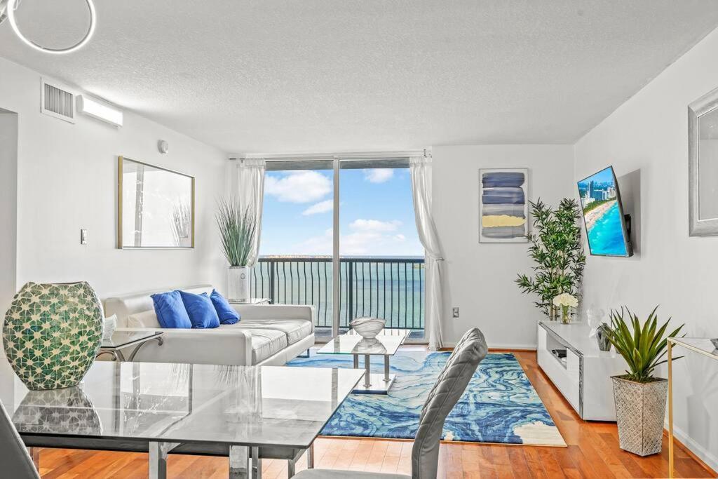 Incredible Ocean View 3 Bedrooms Unit Apartment *