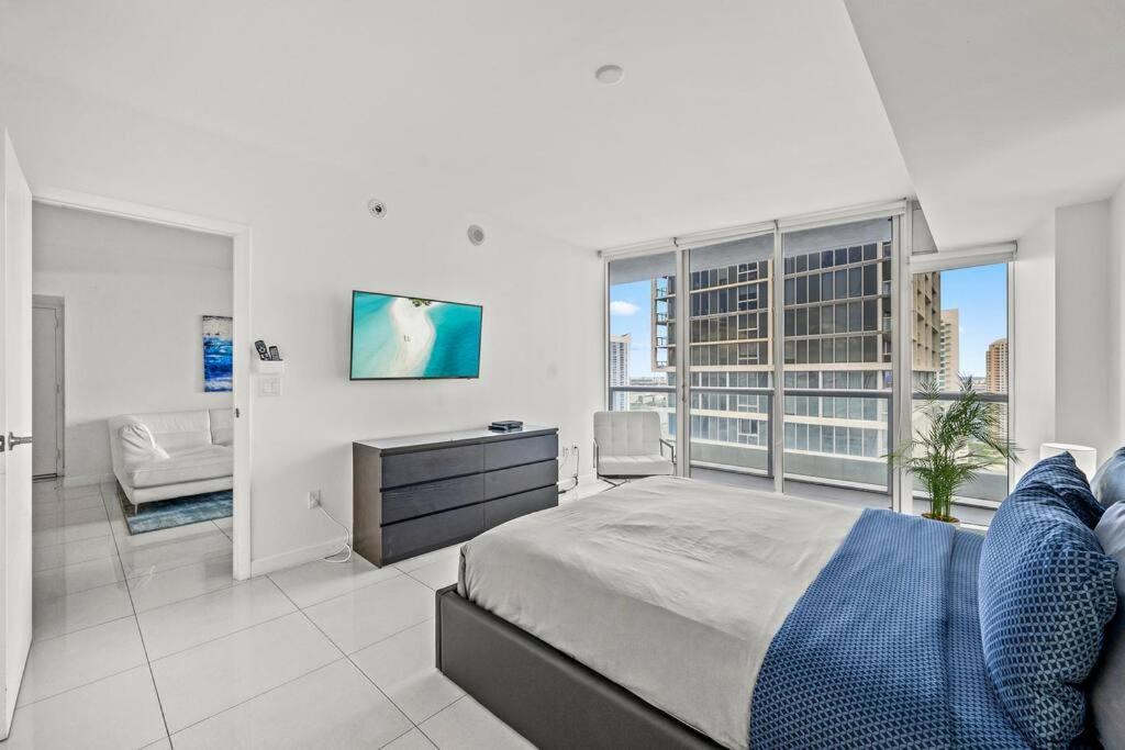 Iconic Icon W Unit - Pool & Ocean Views *