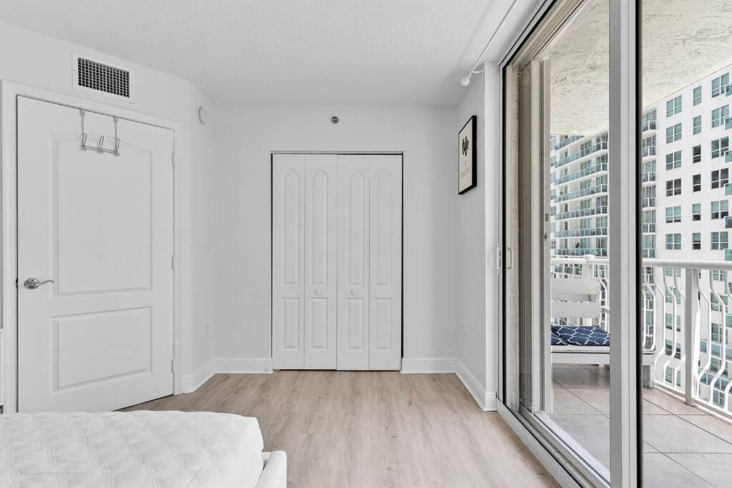 Modern 2/2 With Beautiful Ocean And Brickell Views Apartment *