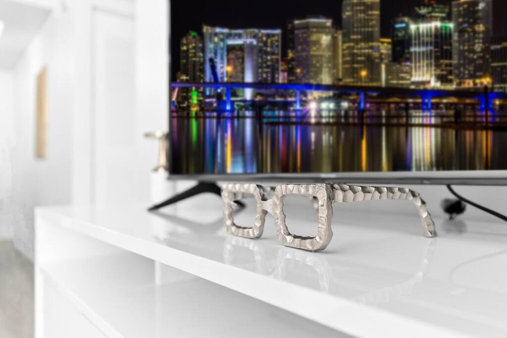 Apartment Modern 2/2 With Beautiful Ocean And Brickell Views *