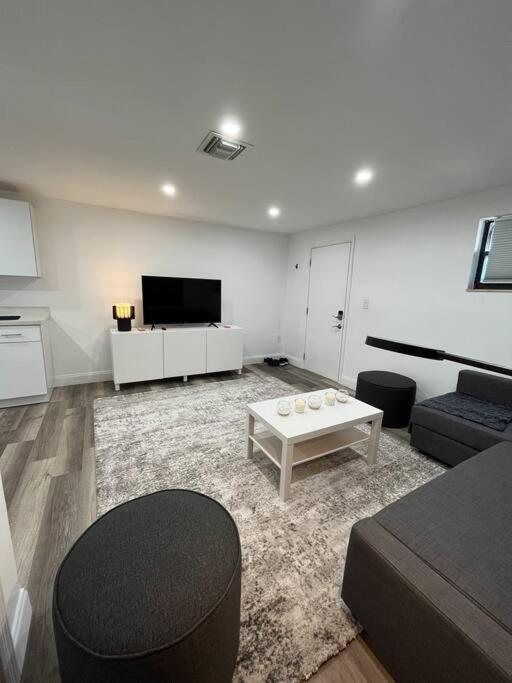 Reach-miami Hosting: Luxury Near Brickell Apartment Miami