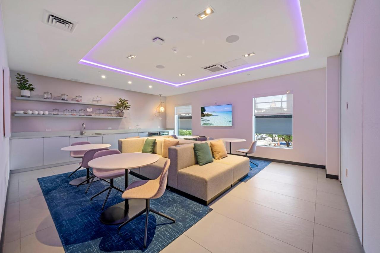 Fabulous With Pool, Gym, Lounge - Prime Location, * Miami