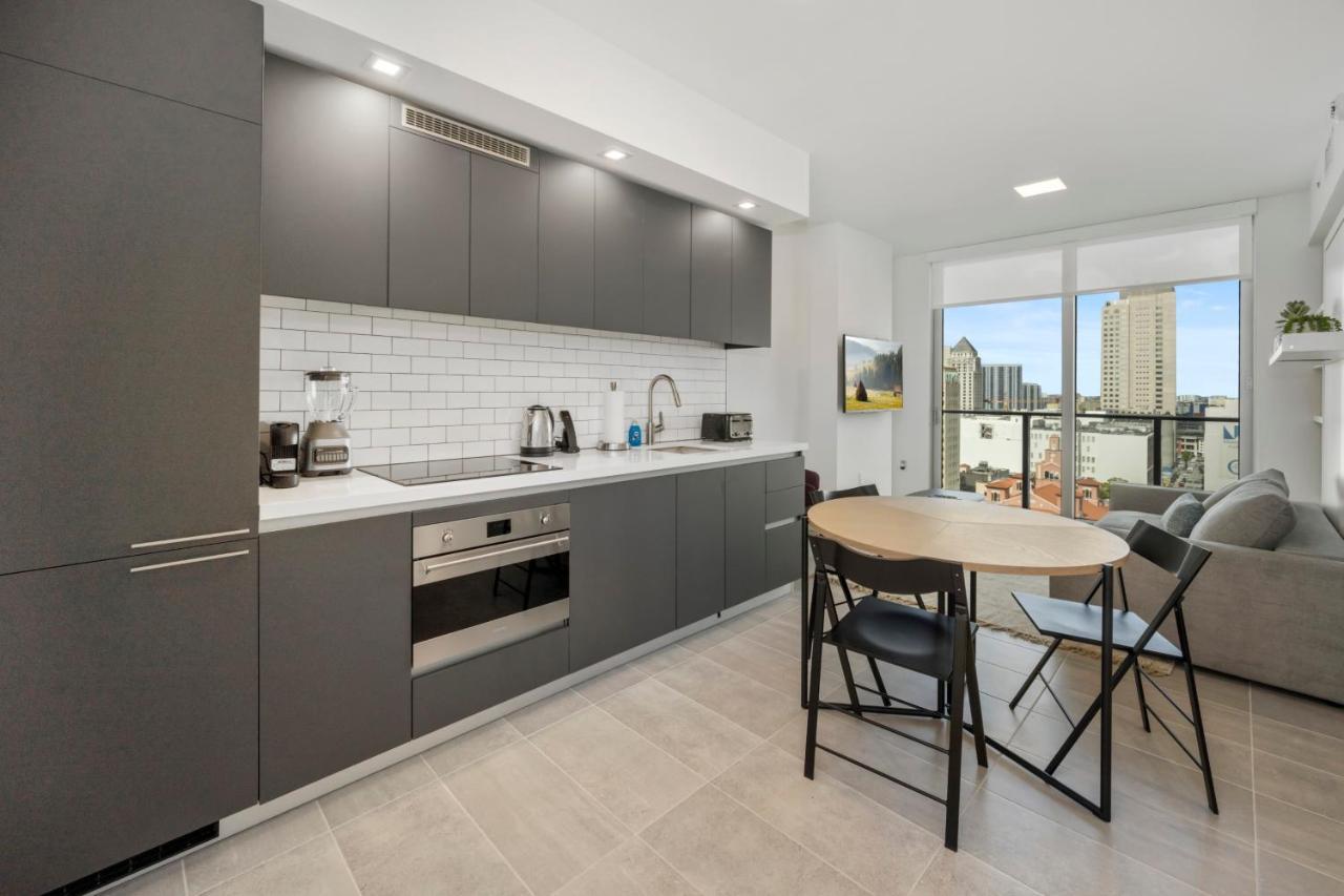 Fabulous With Pool, Gym, Lounge - Prime Location, Apartment