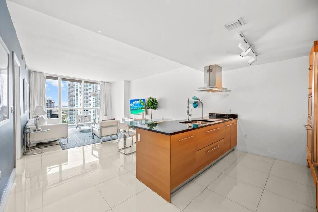 Gorgeous Unit At The W Building Priceless Location Apartment Miami