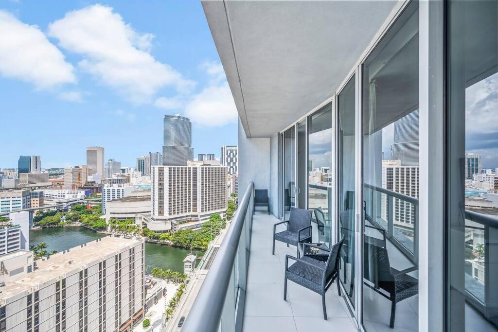 Gorgeous Unit At The W Building Priceless Location *