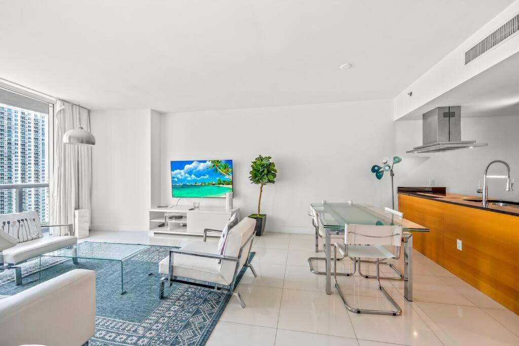 Gorgeous Unit At The W Building Priceless Location