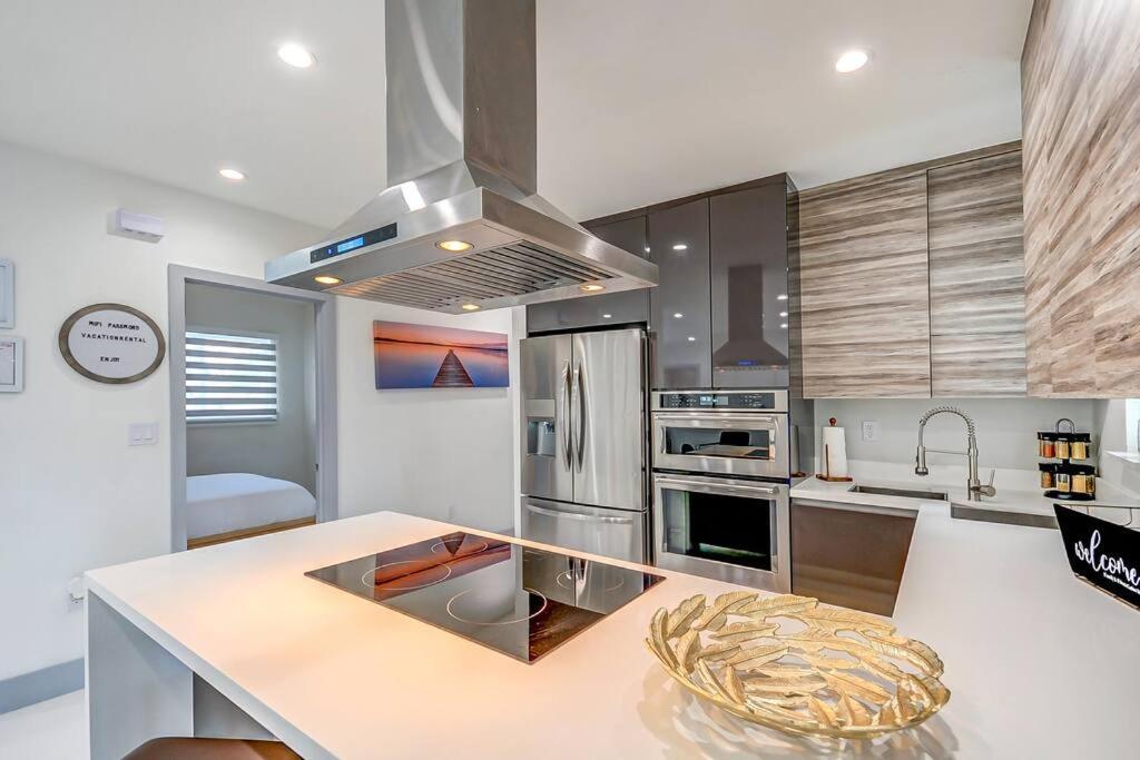 Cozy Paradise, With Heated Pool, Near Airport In L16 *