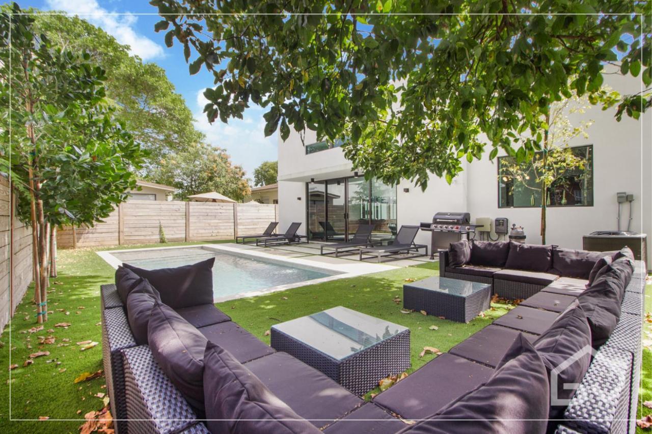 Noir Design District 4br & 2ba Sleeps 14 With Grill, Pool Table, Pool & Villa