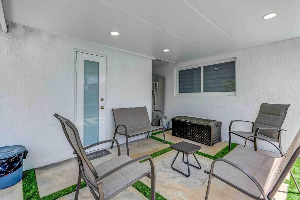Cozy Paradise, With Heated Pool, Near Airport In L16 Holiday home
