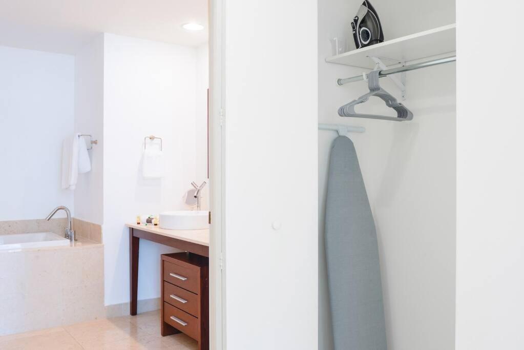 Wonderful 2 Bedroom Apt With Ocean Views At Icon Brickell Apartment *