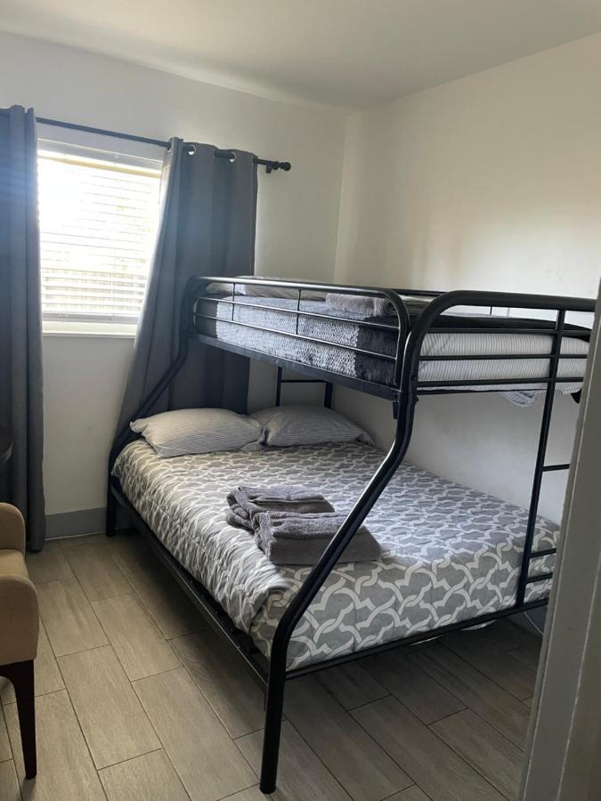 Bekahouse With Parking, Backyard And Laundry Miami
