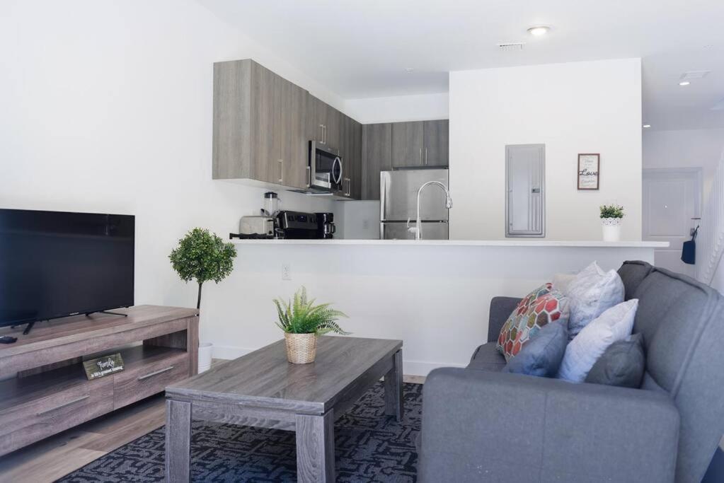 Awesome 3br Townhouse 15minutes From The Apartment *