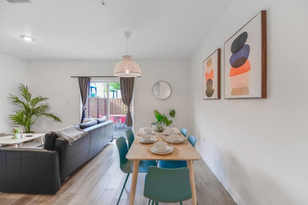 Casa de férias Amazing Townhouse 15 Minutes From The *