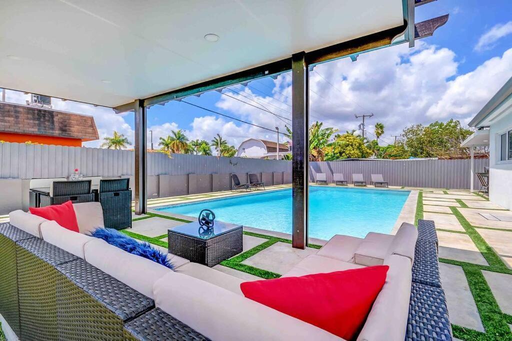 Cozy Paradise, With Heated Pool, Near Airport In L16 Holiday home