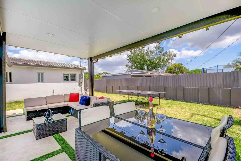 Holiday home Cozy Paradise, With Heated Pool, Near Airport In L16