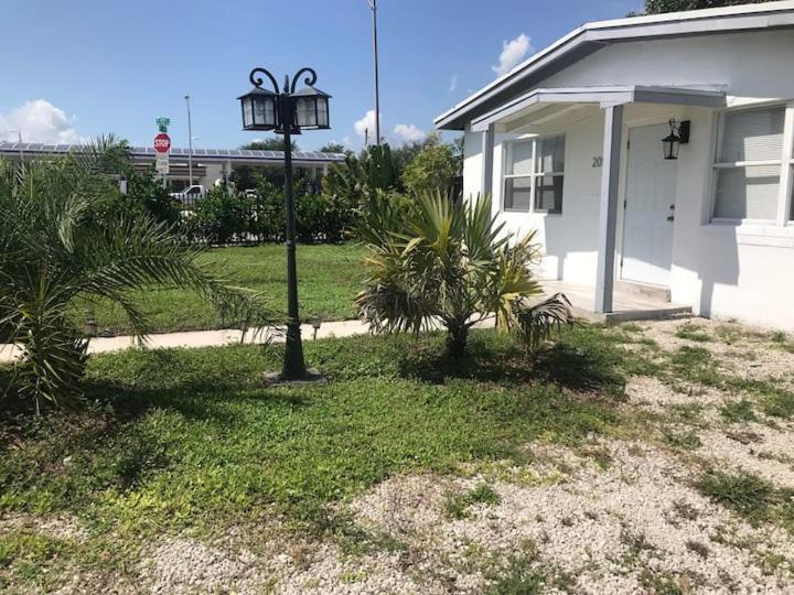 Bekahouse With Parking, Backyard And Laundry * Miami