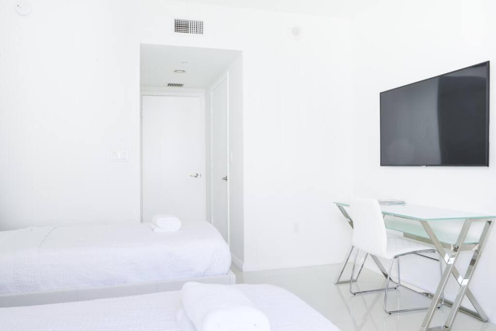Wonderful 2 Bedroom Apt With Ocean Views At Icon Brickell Apartment *