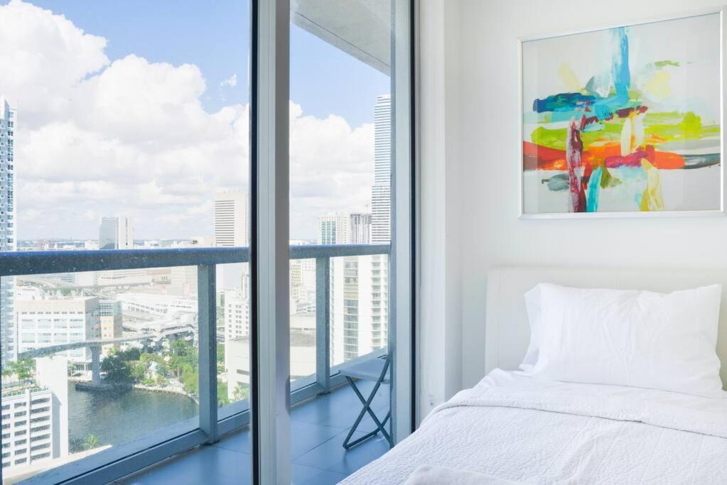 Wonderful 2 Bedroom Apt With Ocean Views At Icon Brickell Apartment