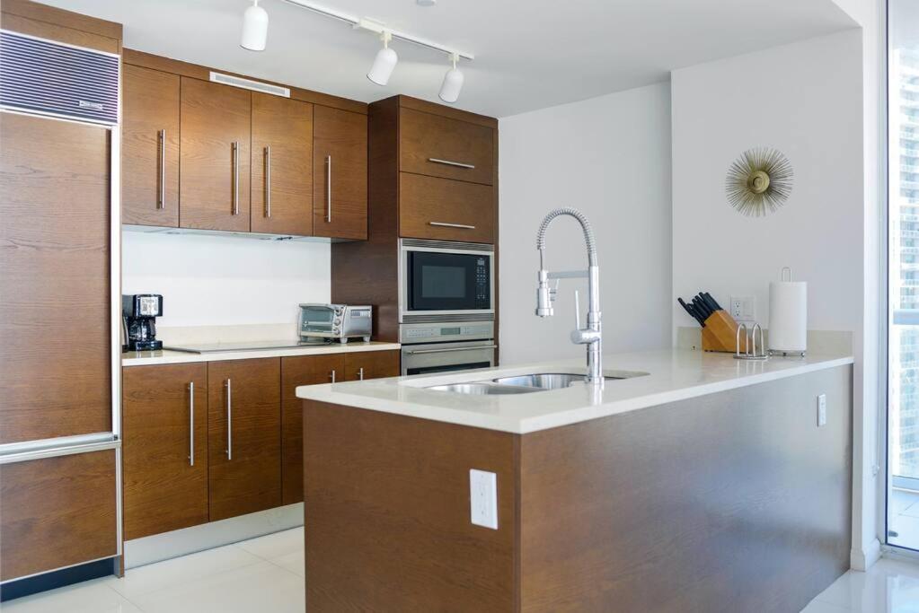 Wonderful 2 Bedroom Apt With Ocean Views At Icon Brickell