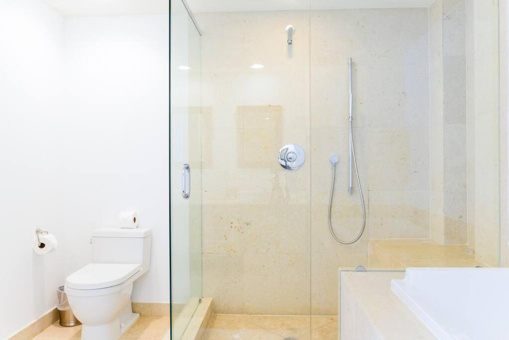 Wonderful 2 Bedroom Apt With Ocean Views At Icon Brickell * Miami