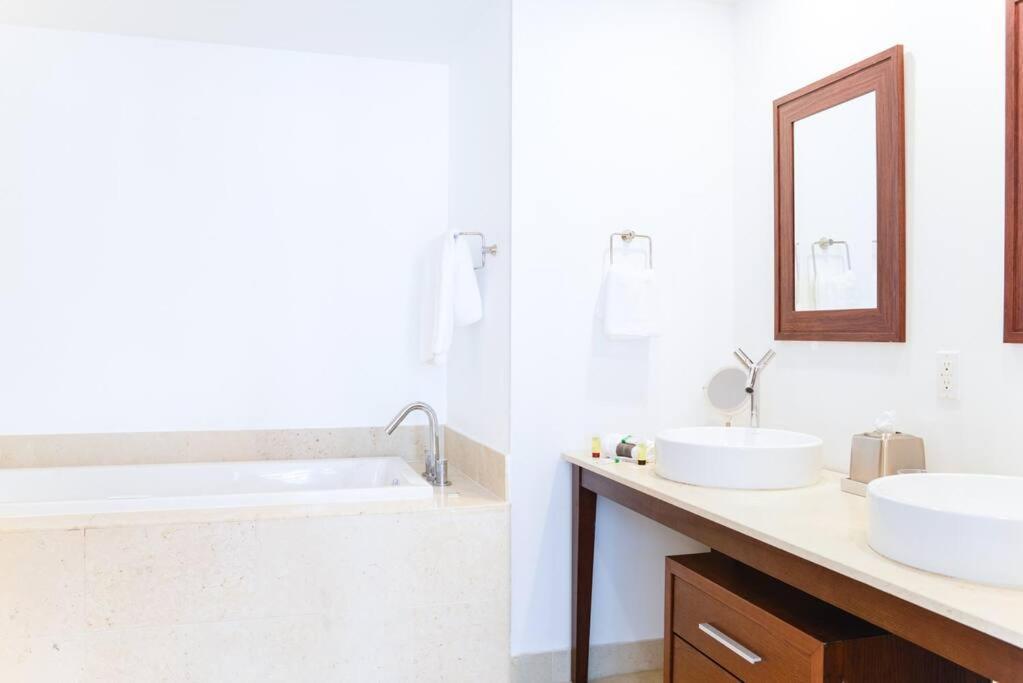 Wonderful 2 Bedroom Apt With Ocean Views At Icon Brickell Apartment