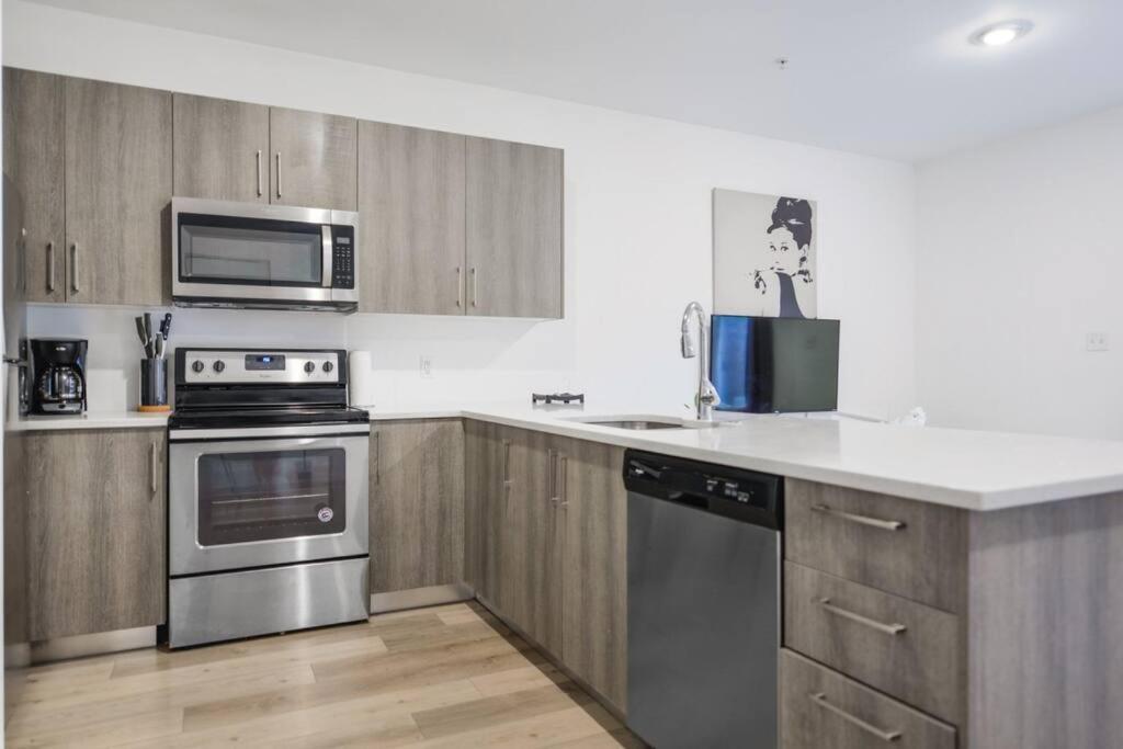 Fantastic Townhouse 15minutes From The *