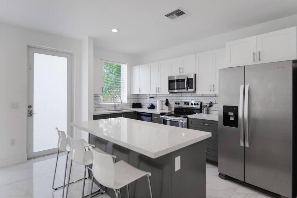Wonderful 3 Bedrooms House, Spacious&bright * Miami