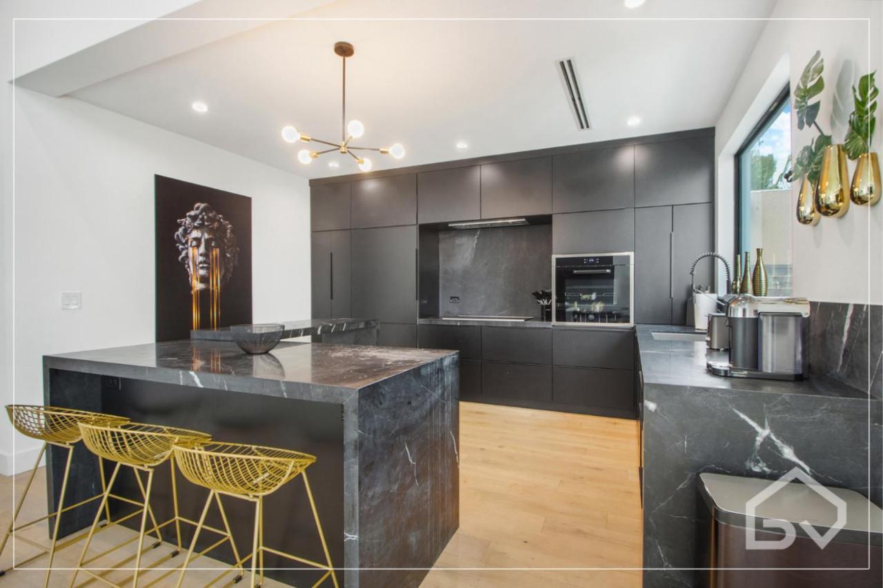 Noir Design District 4br & 2ba Sleeps 14 With Grill, Pool Table, Pool & Villa Miami