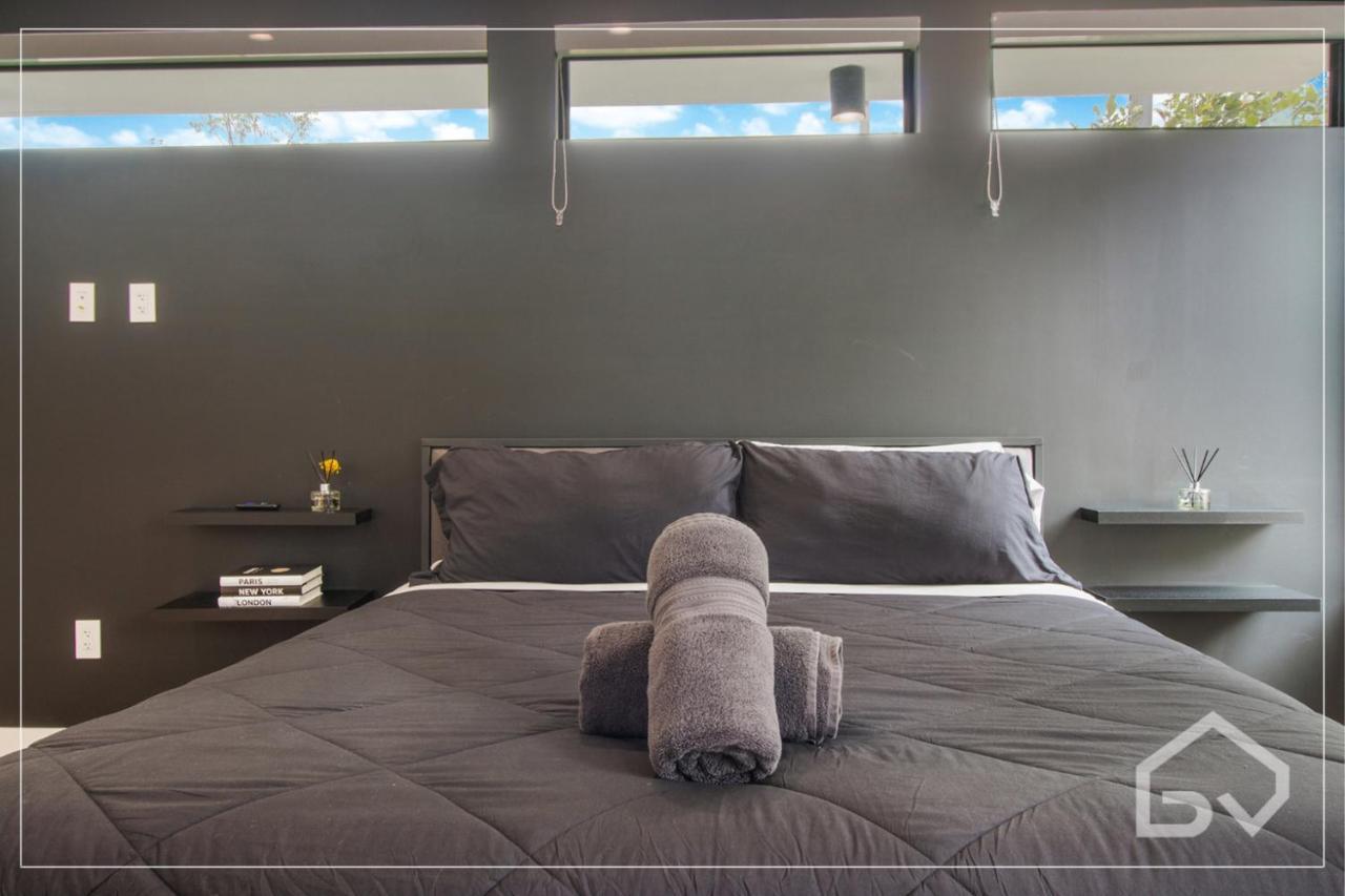 Noir Design District 4br & 2ba Sleeps 14 With Grill, Pool Table, Pool & Miami
