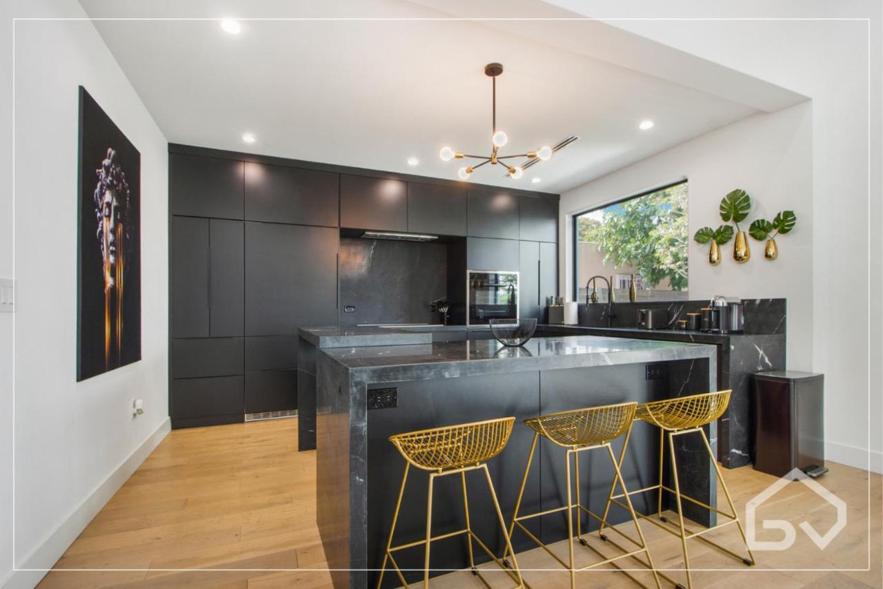 Villa Noir Design District 4br & 2ba Sleeps 14 With Grill, Pool Table, Pool &