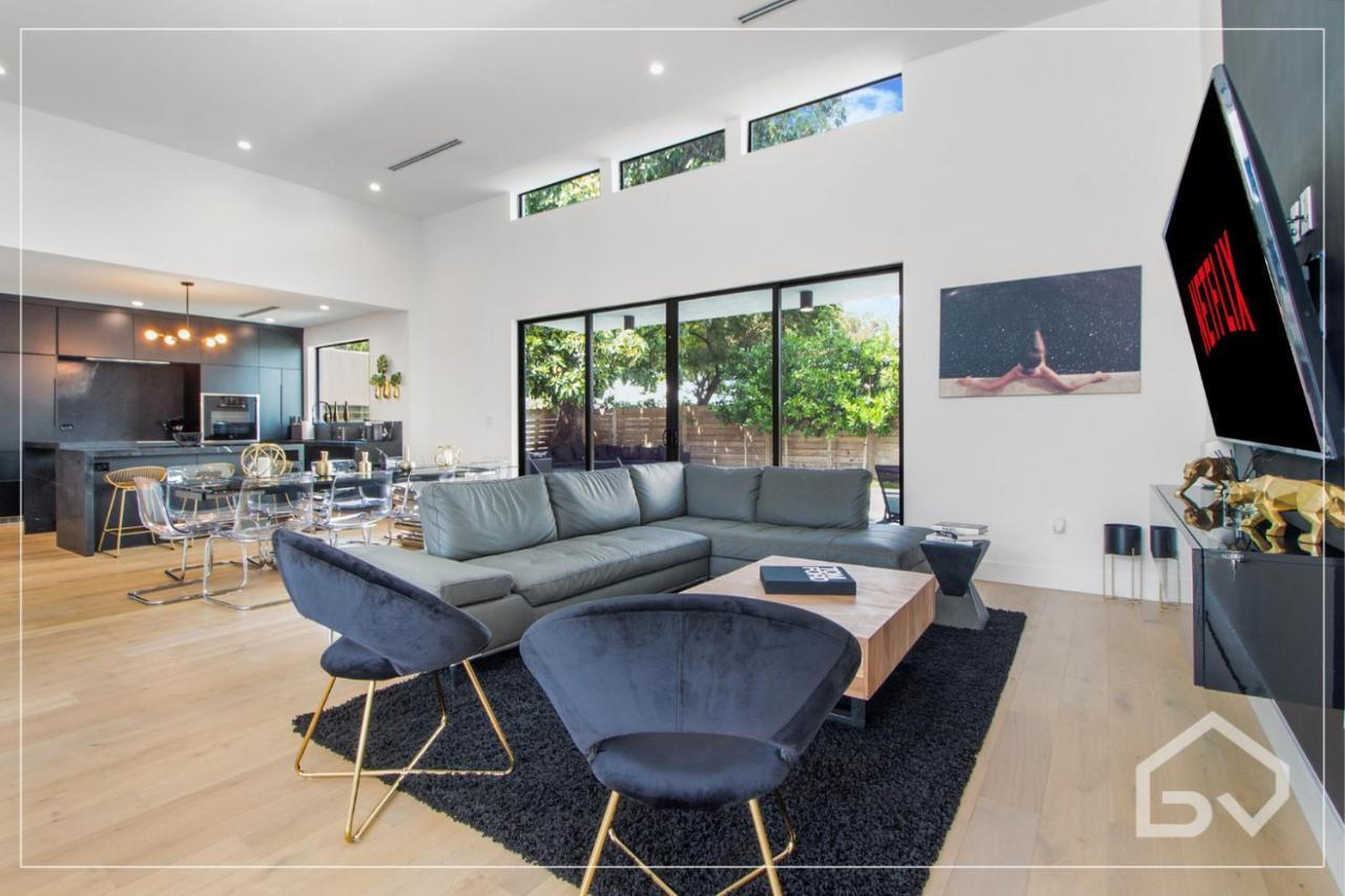 Noir Design District 4br & 2ba Sleeps 14 With Grill, Pool Table, Pool & Villa