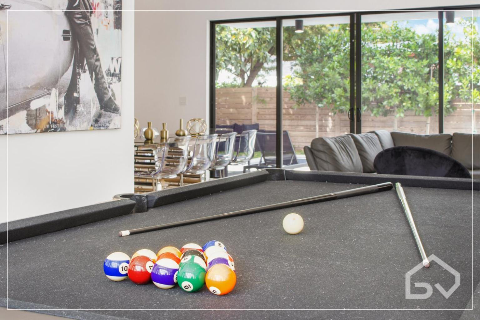 Noir Design District 4br & 2ba Sleeps 14 With Grill, Pool Table, Pool &