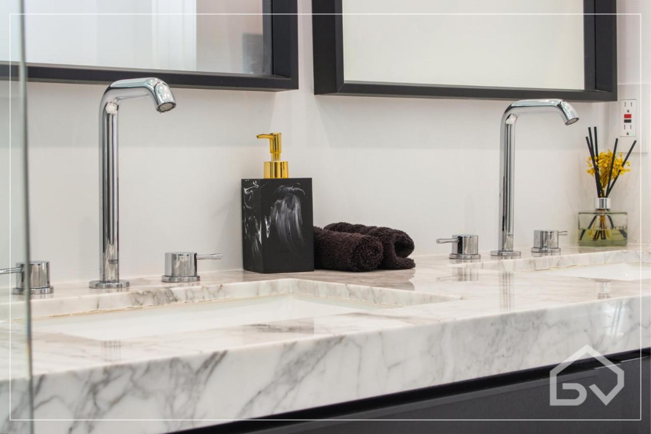Noir Design District 4br & 2ba Sleeps 14 With Grill, Pool Table, Pool & Villa